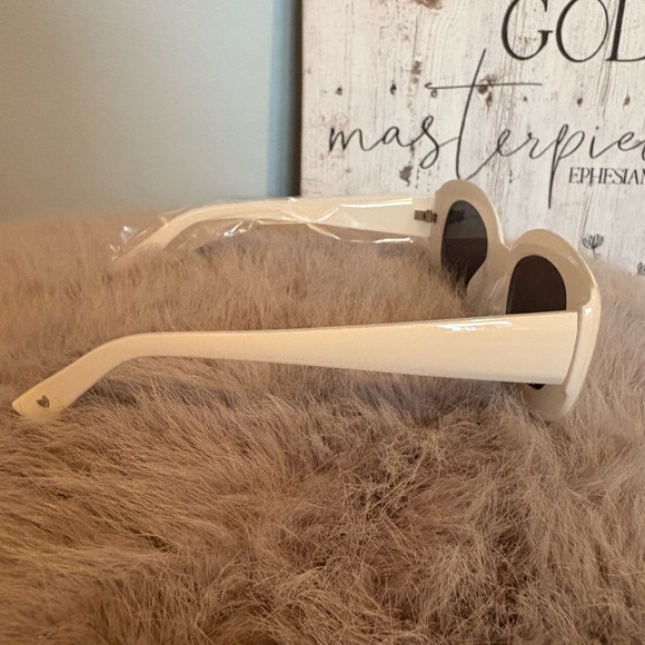 New Juicy Couture White Sunglasses - Picture 3 of 4